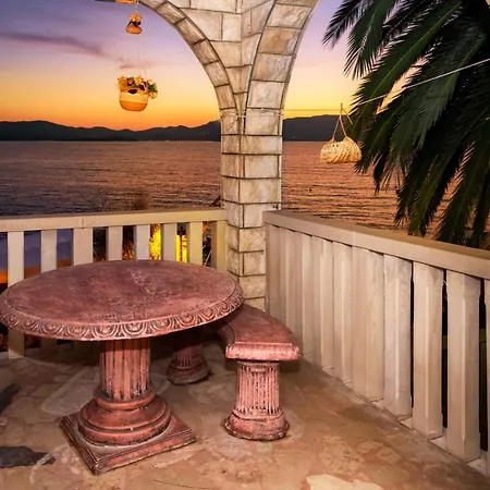 Holiday Home شقة *