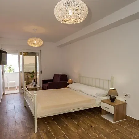 Holiday Home * كومارنا