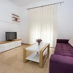 Holiday Home Apartment *