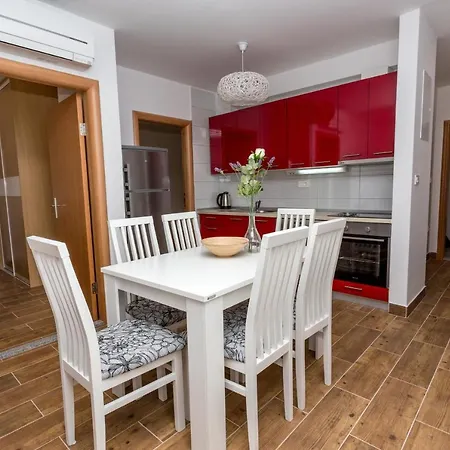 Апартаменты Holiday Home