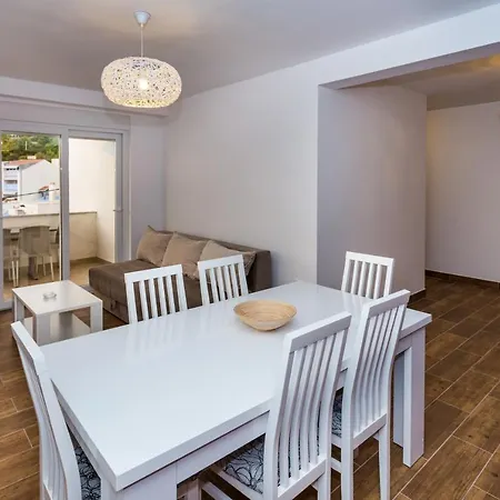 Апартаменты Holiday Home *