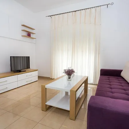 Holiday Home Apartment *