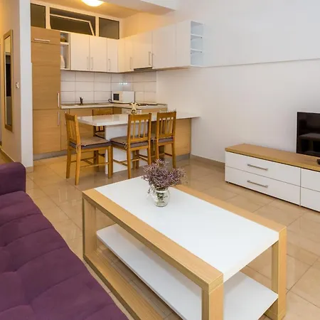 Апартаменты Holiday Home Комарна