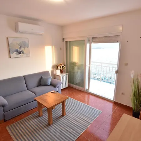 Holiday Home *