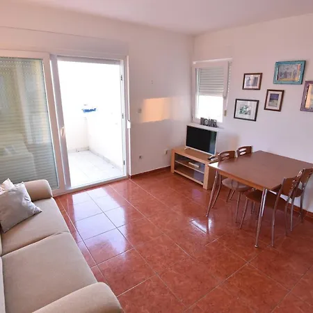 Holiday Home *
