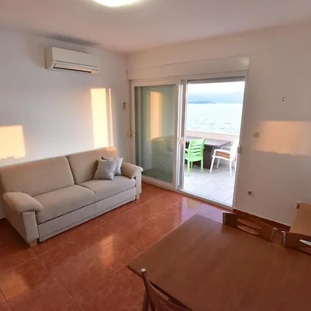 Holiday Home *