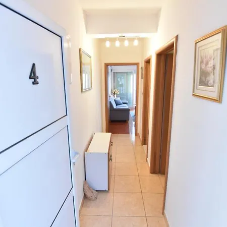 Holiday Home Apartment *