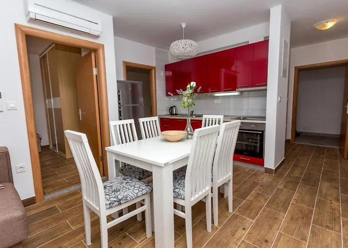 Апартаменты Holiday Home