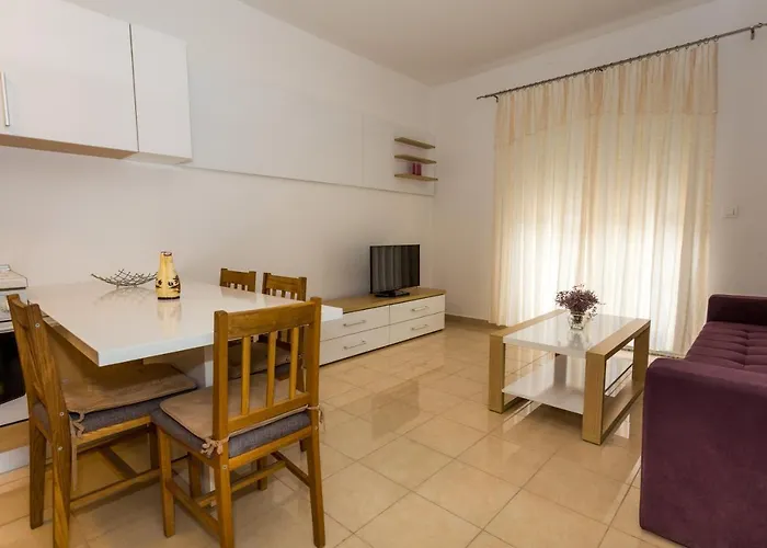 Апартаменты Holiday Home