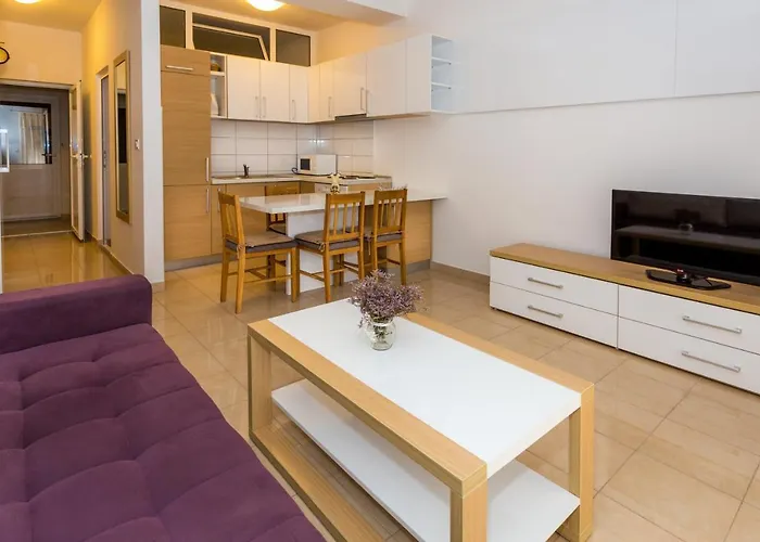 Апартаменты Holiday Home Комарна