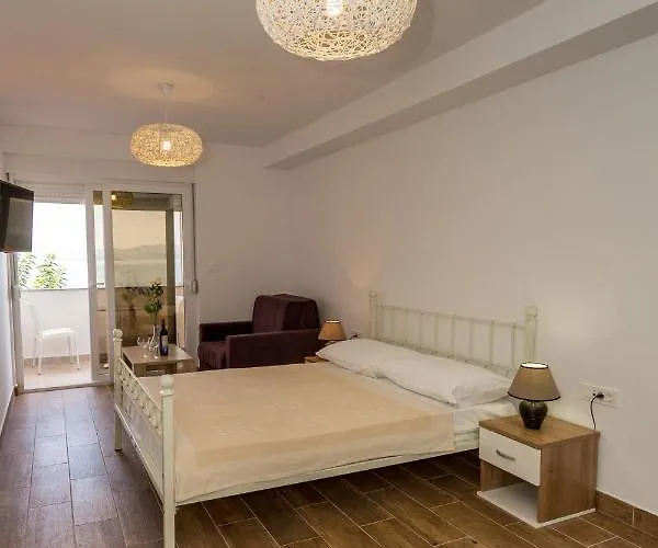 Holiday Home * Комарна